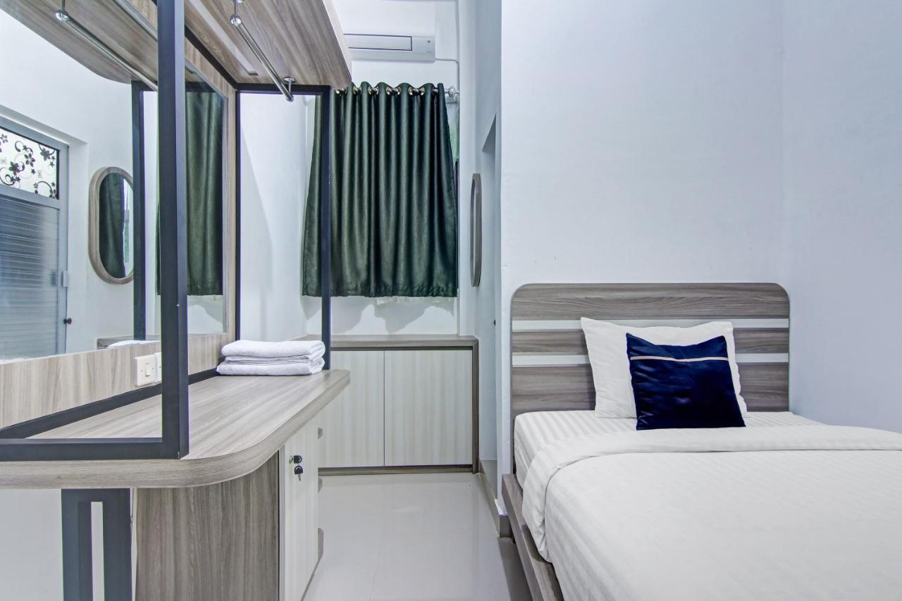 Oyo 90704 Nabila Residence Syariah Padang  Exterior foto